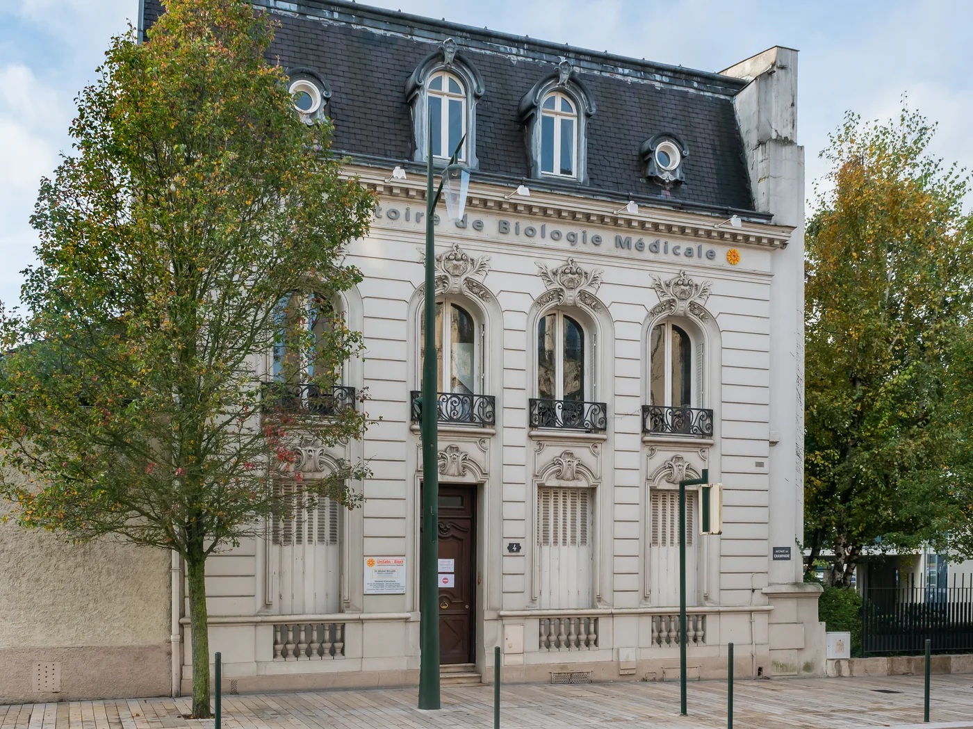 Grand Champagne houses along the Avenue de Champagne in Épernay